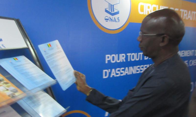 Le DG de l’Office National de l’Assainissement du Sénégal (l’ONAS), Monsieur Lansana Gagny Sakho  a visité, hier, notre stand à la 26éme FIDAK2017. Revivez en images les moments forts. 